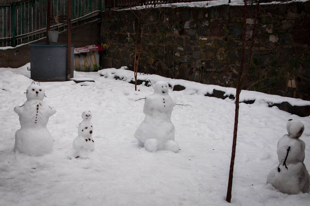 семья снеговиков