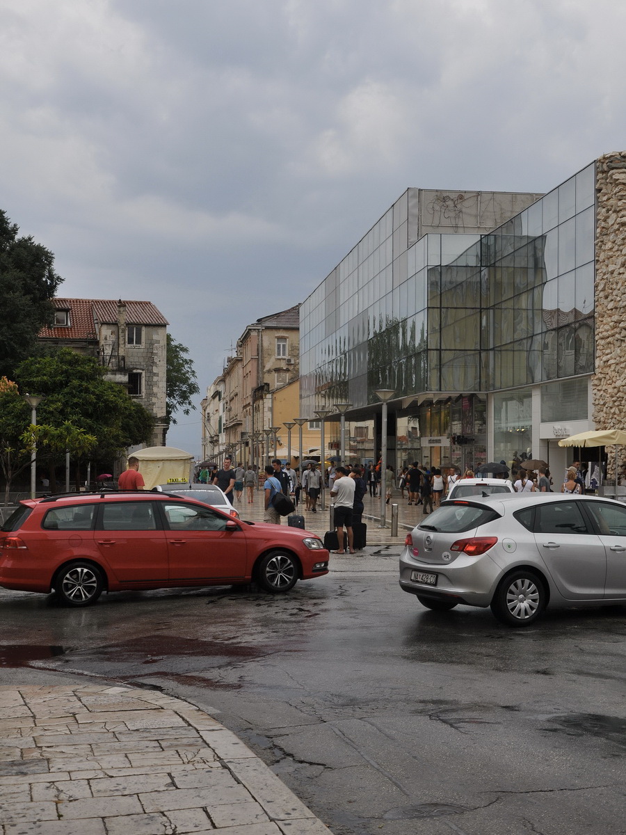 Сплит Хорватия начало Мармонтовой улицы и торговый центр