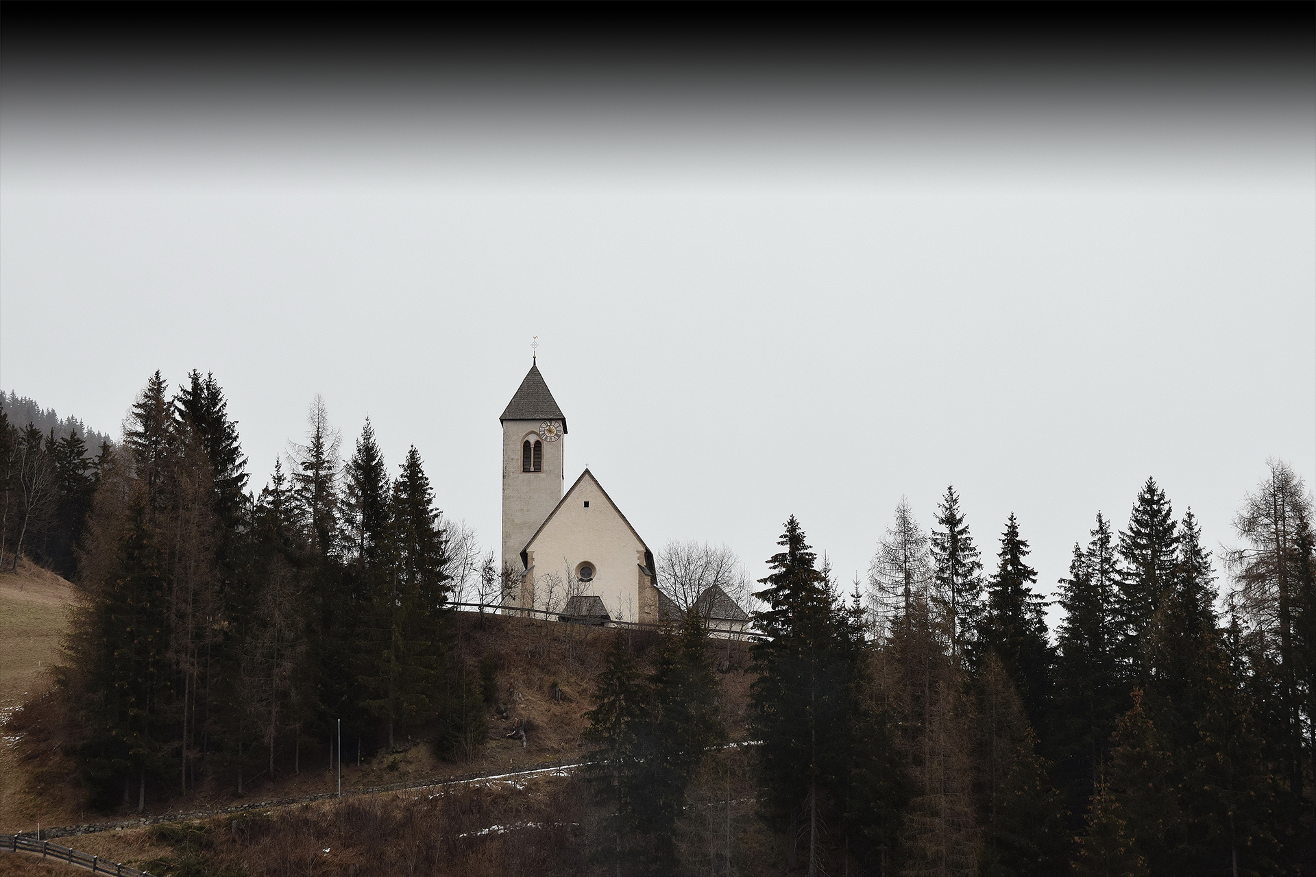 Церковь в альпийских горах