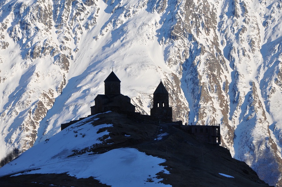 грузинский храм в горах