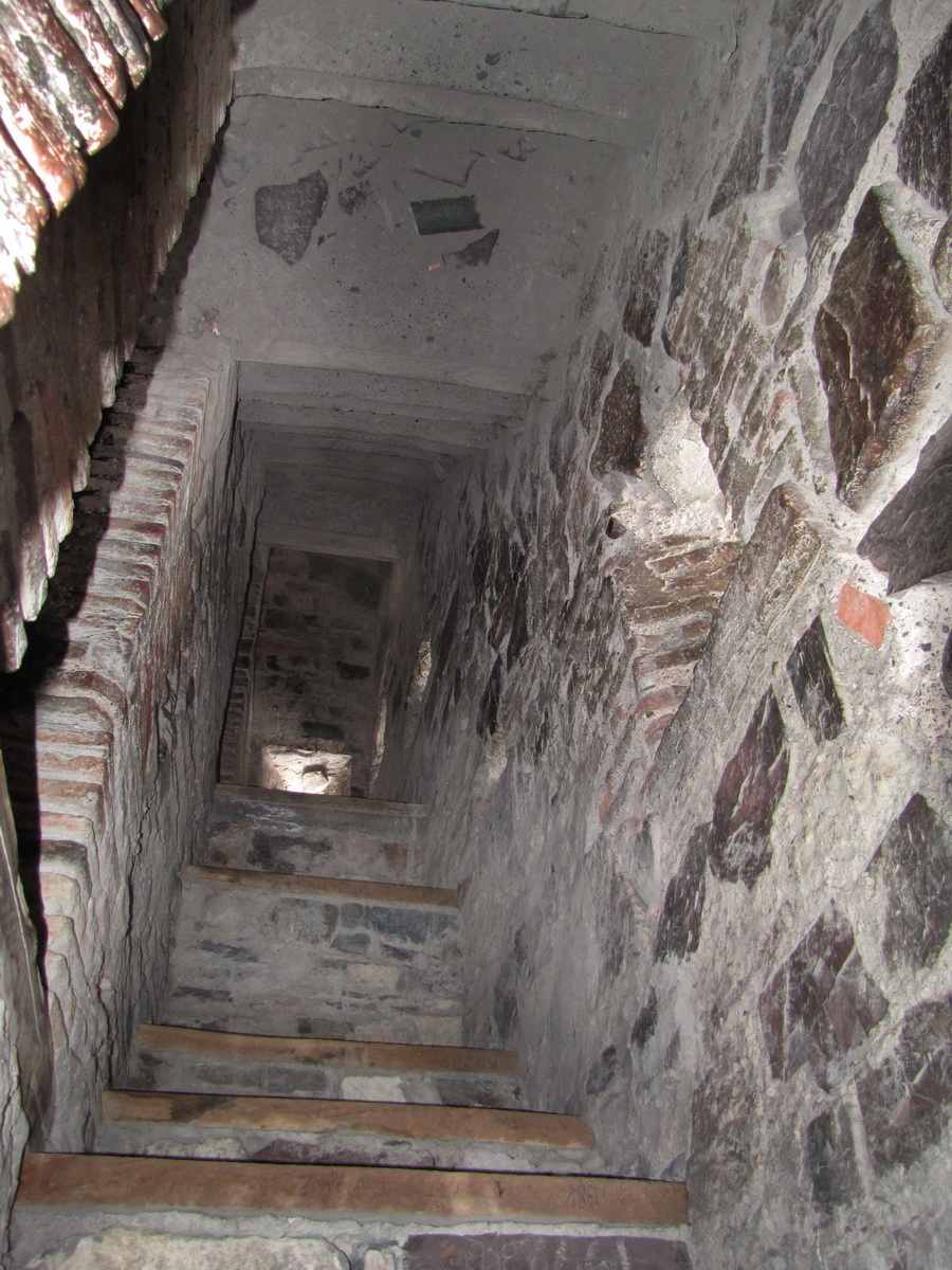 лестница в башне ананури