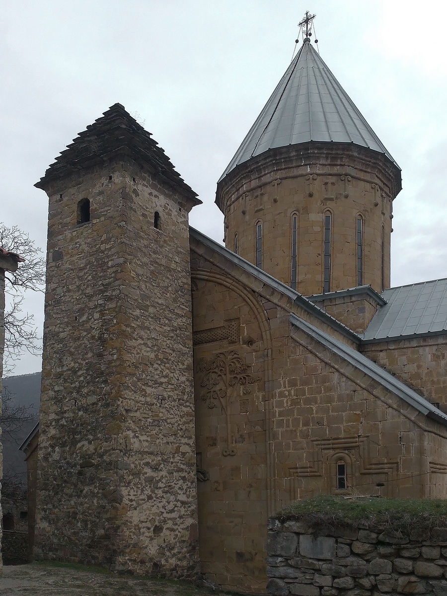 успенский собор и башня 13 века Ананури