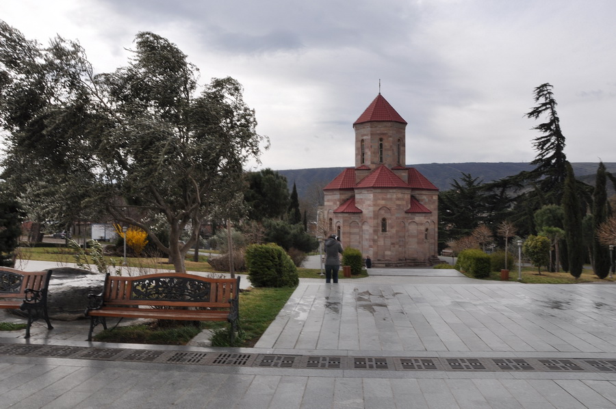  у Храма Святой Троицы тбилиси грузия
