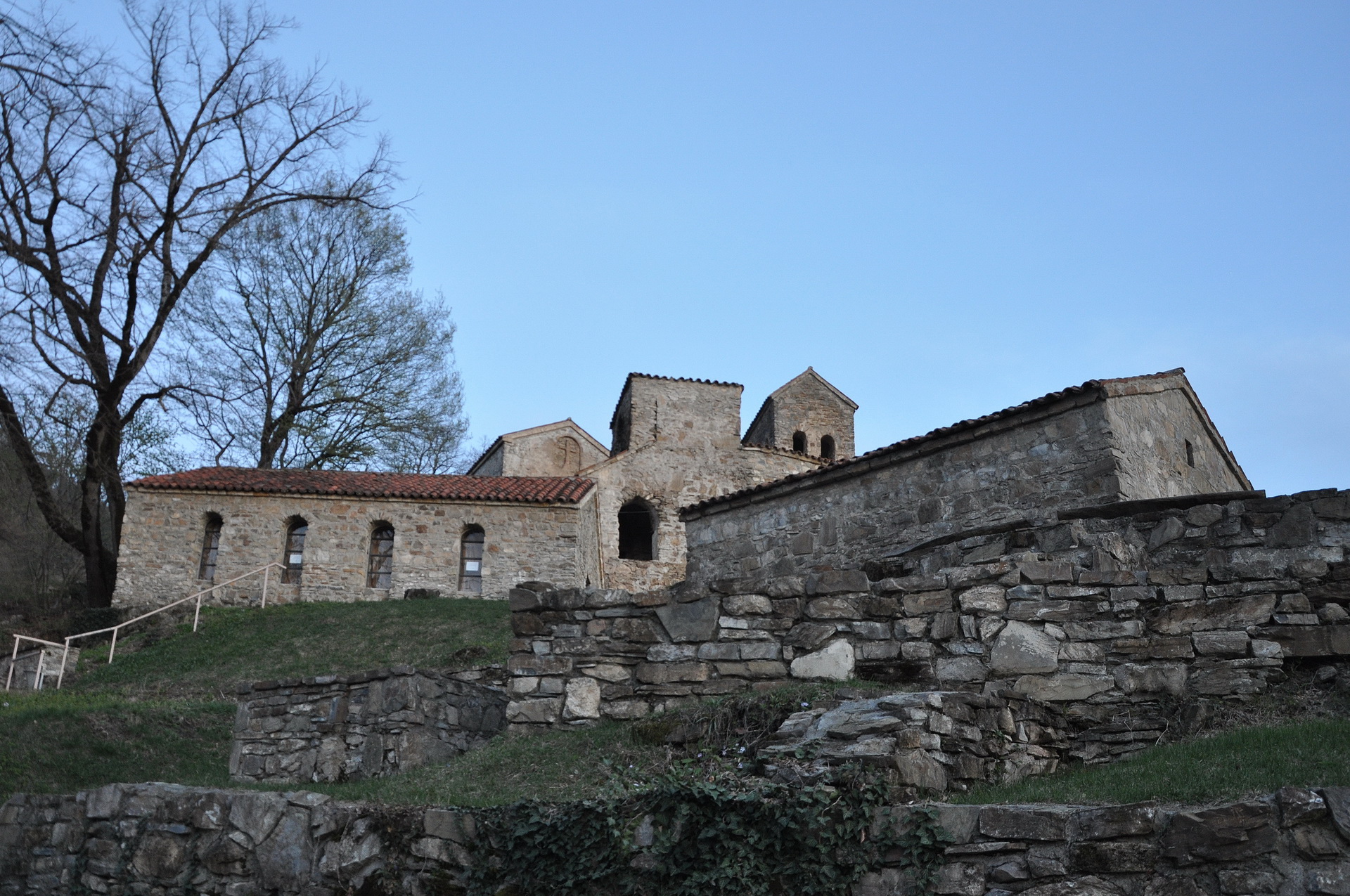 древний монастырь некреси