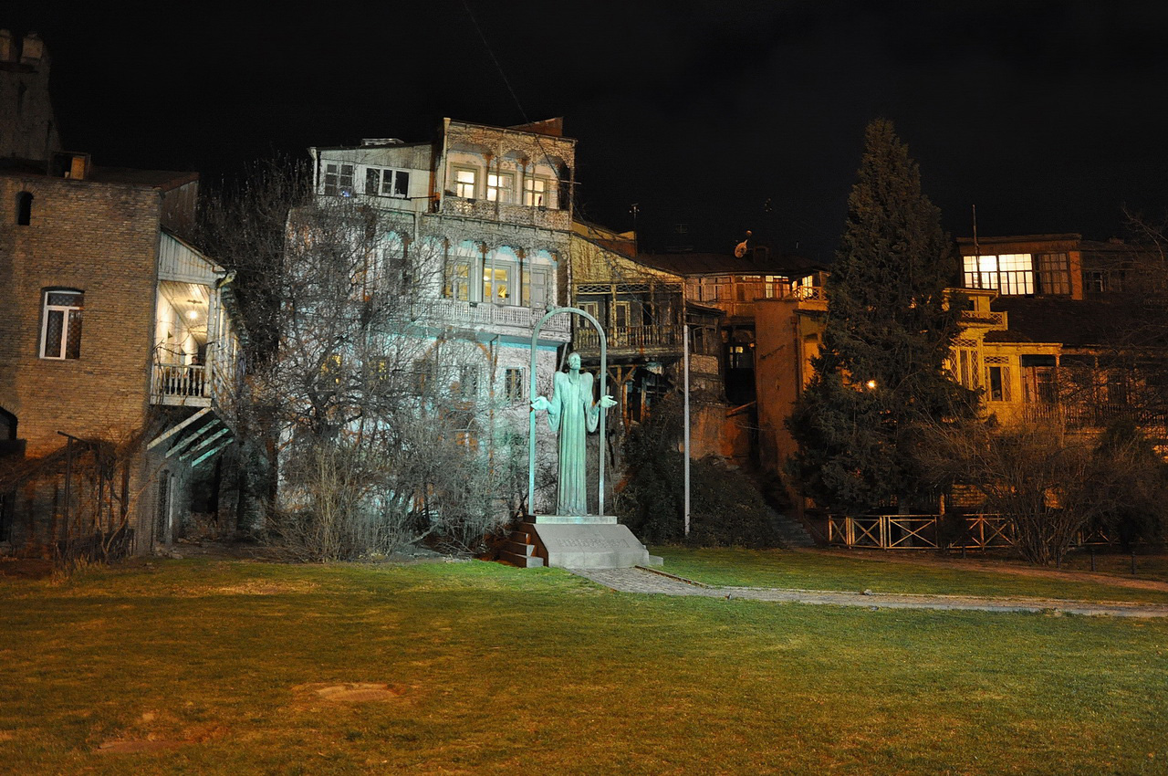 памятник гурджи в тбилиси