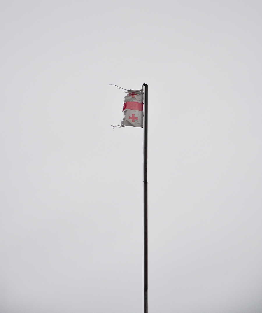 флаг над крепостью в мцхете