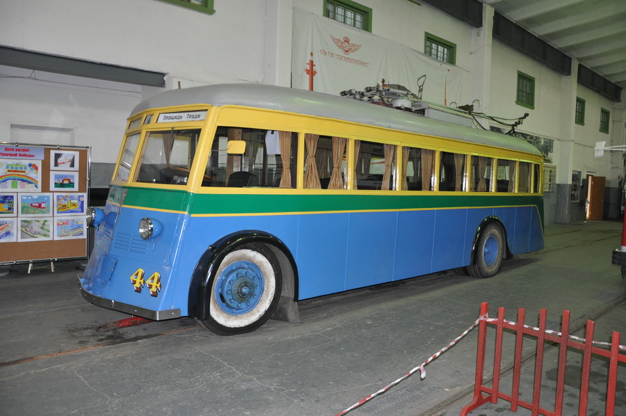 троллейбус ЯТБ-1
