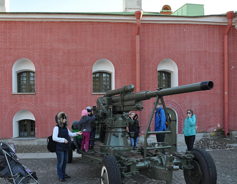 пушки в Петропавловской крепости