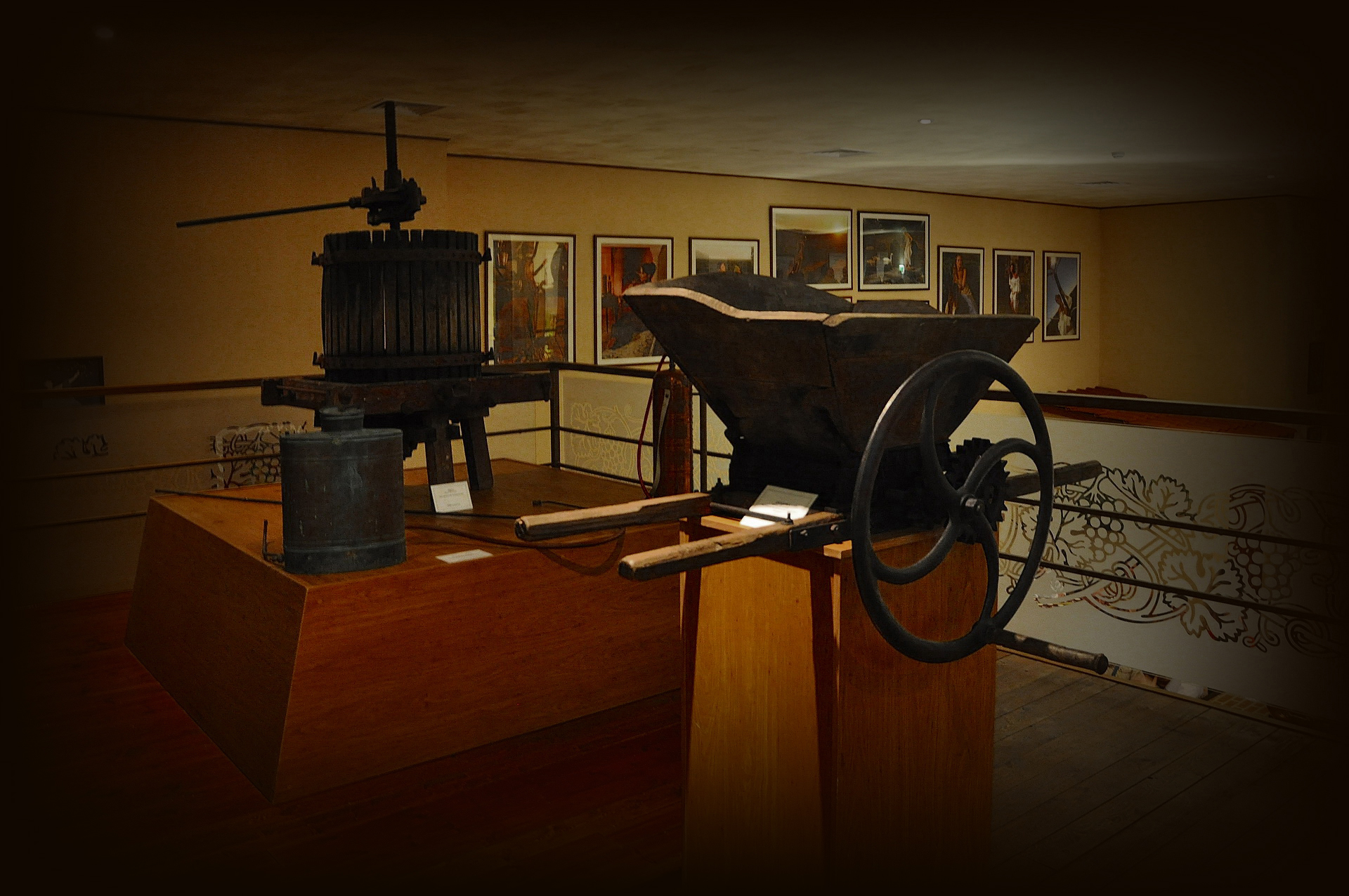 экспонаты музея истории коньяка