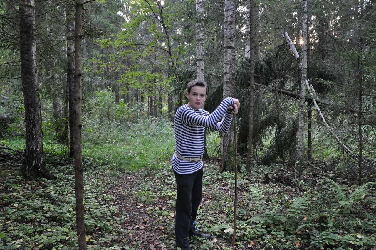 Андрей в лесу